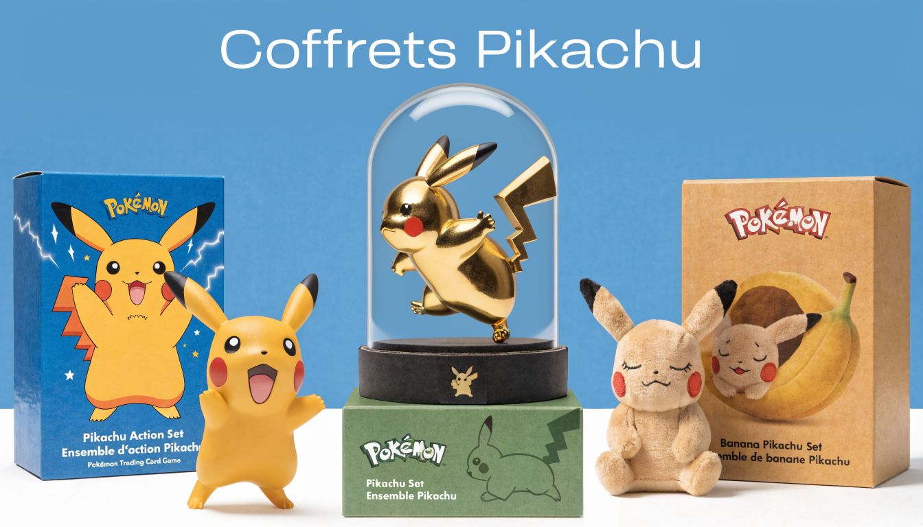 Trois ensembles de produits Pikachu incluant des figurines et une peluche disposés sur un fond bleu.