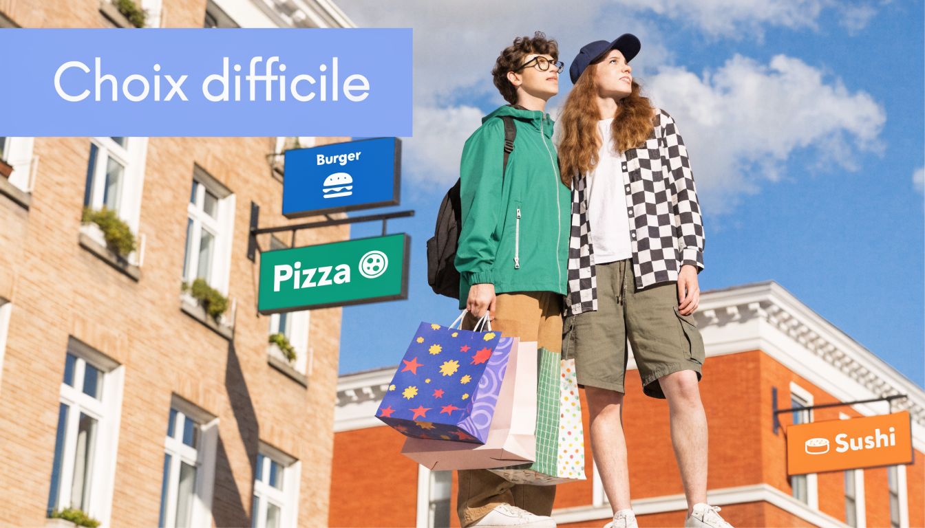 Deux jeunes gens portant des sacs de shopping hésitent devant des enseignes de fast-food variés.